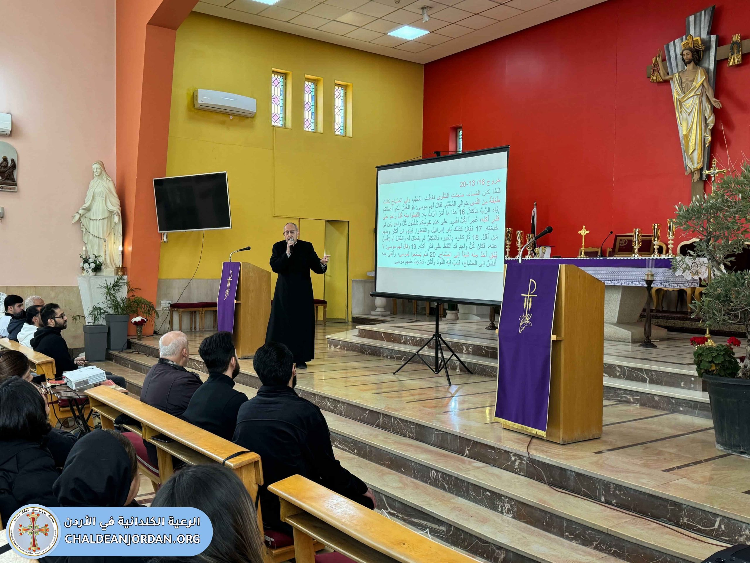صور لرعيتنا الكلدانية في كنيسة الفرير- جبل الحسين للمحاضرة في سفر الخروج- من العبودية الى الحرية عقبها صلاة درب الصليب. الجمعة ٢٠٢٦/٣/٢٠