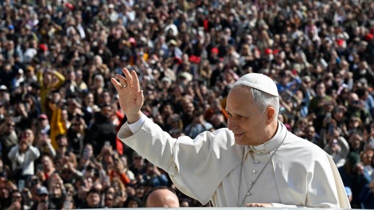 البابا يواصل تعليمه حول الدستور العقائدي “نور الأمم” ويتوقف عند نظام السلطة الكنسية