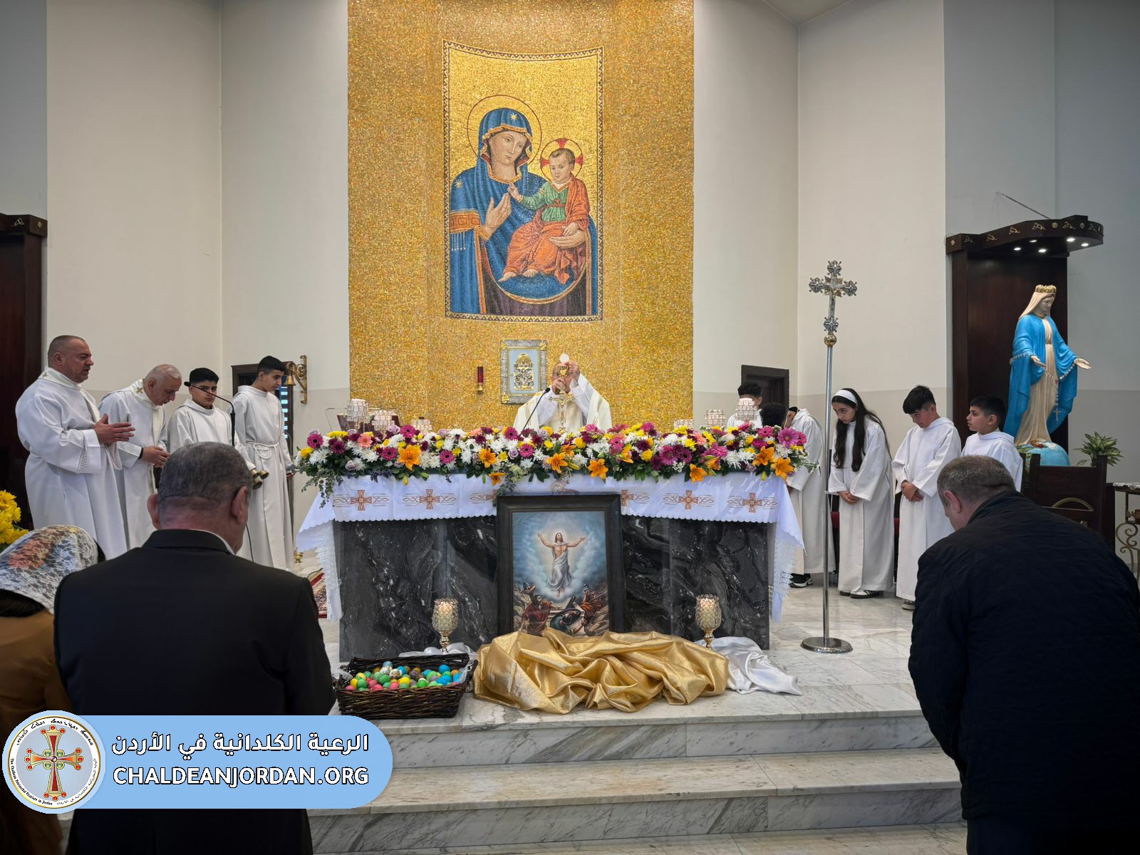 قداس أحد القيامة لرعيتنا الكلدانية في كنيسة اللاتين – العلالي في منطقة الفحيص ٢٠٢٦/٤/١٢
